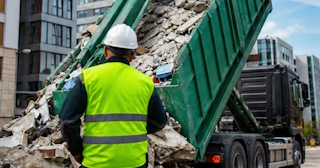 Вывоз строительного мусора в Сафонове: услуги лицензированной компании — ПроМусор